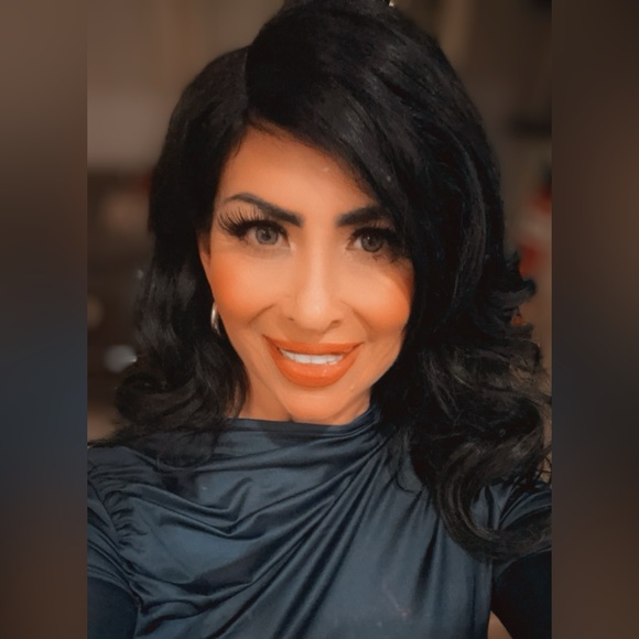 Meet your Posher, Gloria - Picture 2 of 5